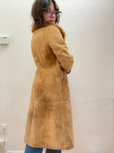 Load image into Gallery viewer, Vintage Shearling Leda Spain Coat
