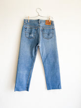 Load image into Gallery viewer, Vintage Levi&#39;s 501 32&quot; Waist Medium Wash
