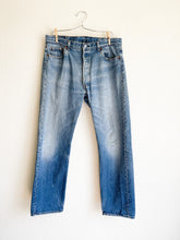 Load image into Gallery viewer, Vintage Levi&#39;s 501 Medium Wash 37&quot; Waist

