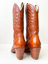 Load image into Gallery viewer, Vintage Dingo Boots
