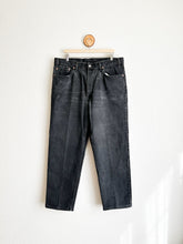 Load image into Gallery viewer, Vintage Levi&#39;s 550 Jeans - 39&quot; Waist
