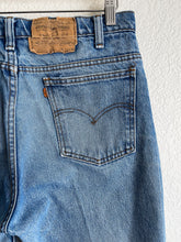 Load image into Gallery viewer, Vintage Levi&#39;s Orange Tab Jeans - 33&quot; Waist
