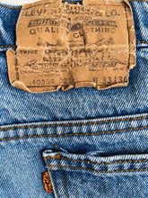 Load image into Gallery viewer, Vintage Levi&#39;s Orange Tab Jeans - 33&quot; Waist
