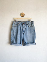 Load image into Gallery viewer, Vintage Levi&#39;s 550 Cutoff Shorts - 35&quot; Waist
