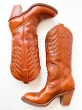 Load image into Gallery viewer, Vintage Dingo Boots

