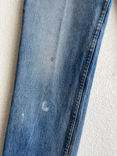 Load image into Gallery viewer, Vintage Levi&#39;s Orange Tab Jeans - 33&quot; Waist
