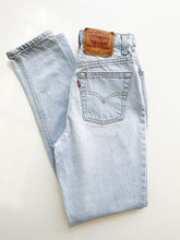 Load image into Gallery viewer, Vintage Levi&#39;s 512 Jeans - 25” Waist
