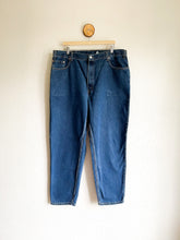 Load image into Gallery viewer, Vintage Levi&#39;s 560 Jeans - 39&quot; Waist
