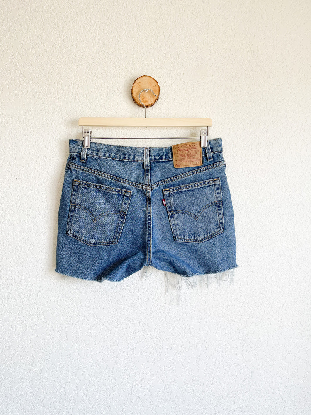 Vintage Levi's 517 Cutoff Shorts - 32