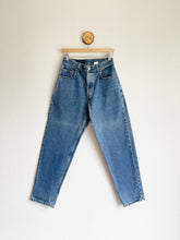 Load image into Gallery viewer, Vintage Levi&#39;s 560 Jeans - 27.5&quot; Waist
