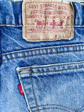 Load image into Gallery viewer, Vintage Levi&#39;s 505 Cutoff Shorts - 32&quot; Waist
