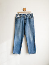 Load image into Gallery viewer, Vintage Levi&#39;s 550 Jeans - 37&quot; Waist
