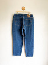 Load image into Gallery viewer, Vintage Levi&#39;s 560 Jeans - 39&quot; Waist
