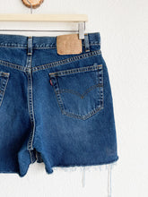 Load image into Gallery viewer, Vintage Levi&#39;s 550 Cutoff Shorts - 34&quot; Waist
