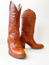 Load image into Gallery viewer, Vintage Dingo Boots
