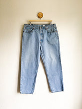 Load image into Gallery viewer, Vintage Levi&#39;s 550 Jeans - 38&quot; Waist

