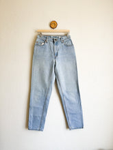 Load image into Gallery viewer, Vintage Levi&#39;s 550 Jeans - 29&quot; Waist
