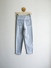 Load image into Gallery viewer, Vintage GUESS Jeans - 26&quot; Waist
